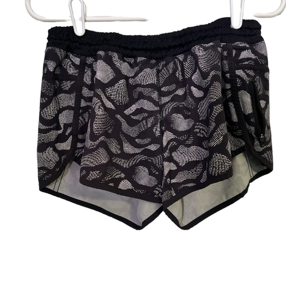 lululemon athletica Pants - Lululemon Women’s Hotty Hot running shorts. Low rise. Excellent‎ condition. Sz6